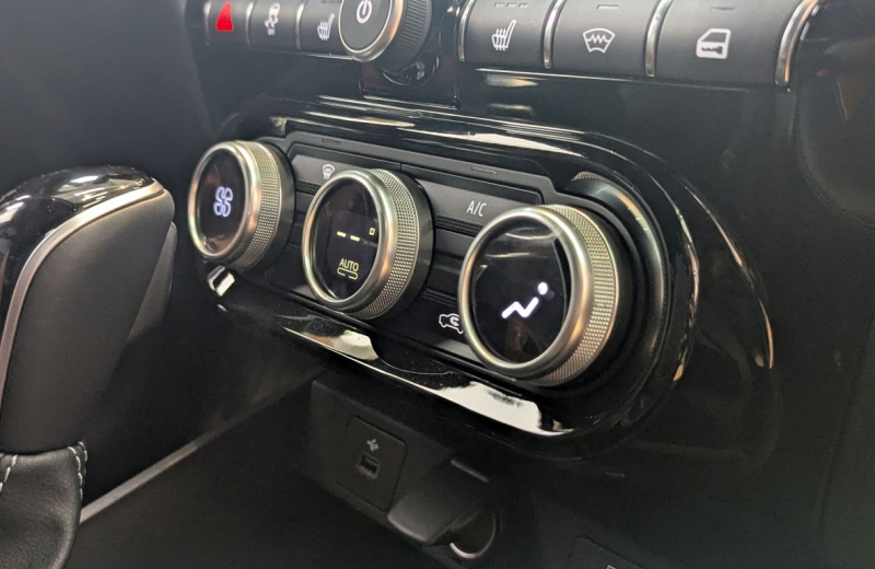 LADA VESTA И LADA AURA ПОЛУЧИЛИ КЛИМАТ-СИСТЕМУ И LADA CONNECT